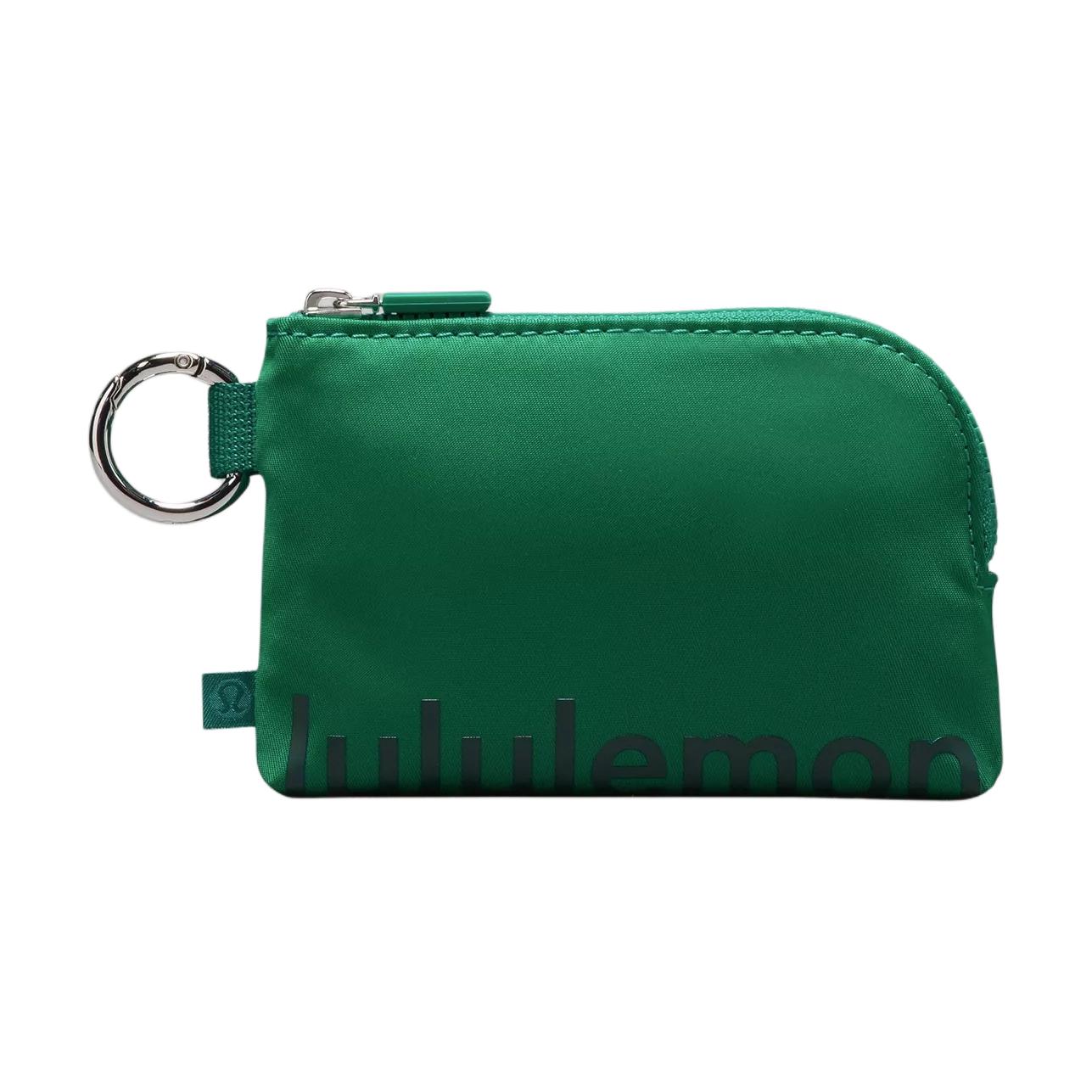 Lululemon Полиэстеровый картхолдер Regular женский зеленый
Lululemon Полиэстеровый картхолдер Regular женский зеленый