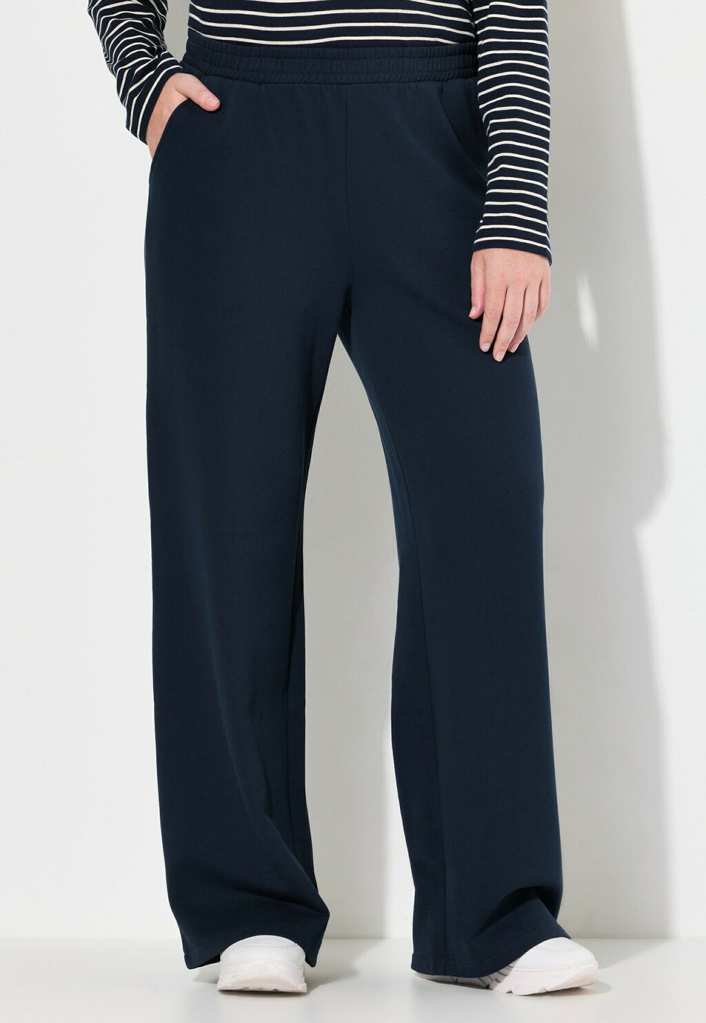 Спортивные брюки Ulla Popken, темно-синий
Спортивные брюки Ulla Popken, темно-синий