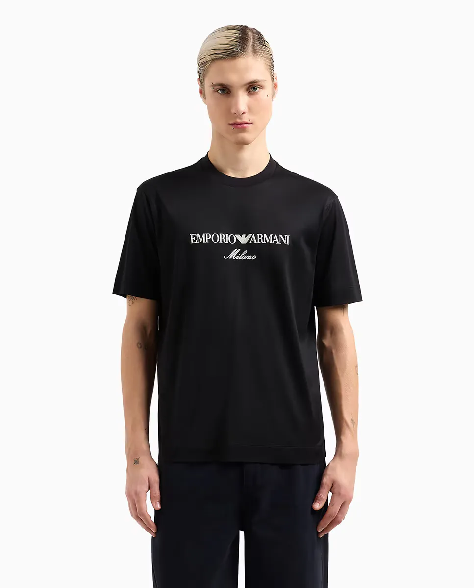 Мужская футболка прямого кроя с контрастным логотипом спереди Emporio Armani, черный
Мужская футболка прямого кроя с контрастным логотипом спереди Emporio Armani, черный
