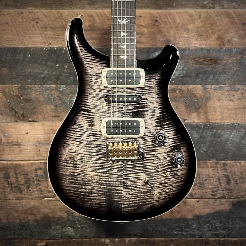 Электрогитара PRS Modern Eagle V 10-top in Charcoal Burst
Электрогитара PRS Modern Eagle V 10-top in Charcoal Burst