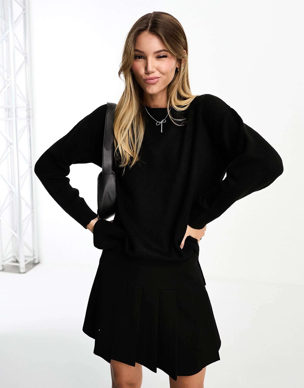 Черный джемпер оверсайз New Look
Черный джемпер оверсайз New Look