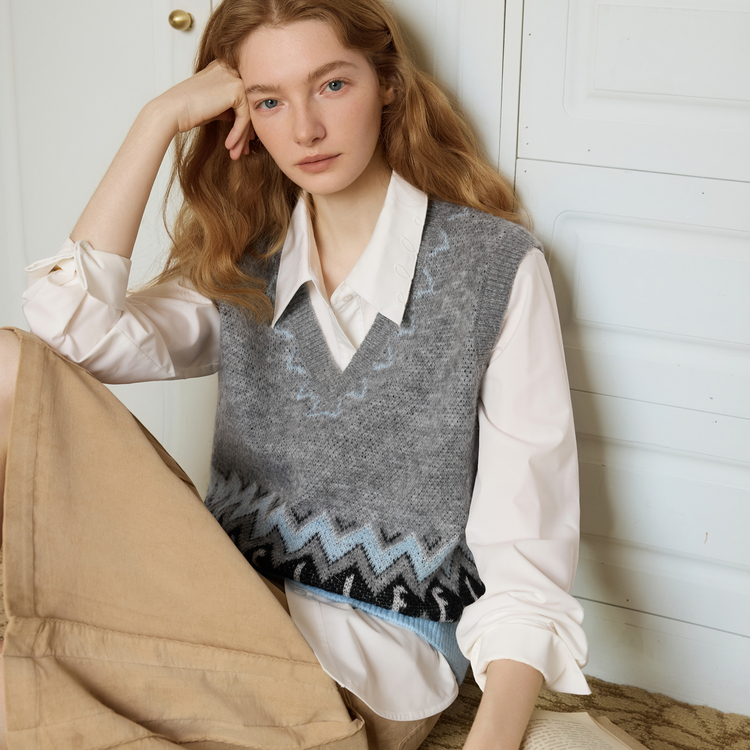ELLE Женская жилетка Medium Gray V-образный вырез умеренная вязка
ELLE Женская жилетка Medium Gray V-образный вырез умеренная вязка