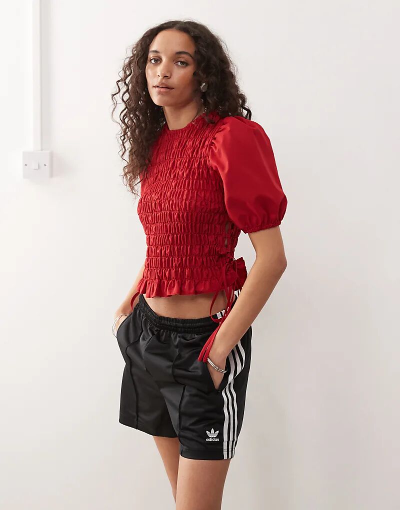 Топ COLLUSION со сборками и шнуровкой сбоку, красный
Топ COLLUSION со сборками и шнуровкой сбоку, красный