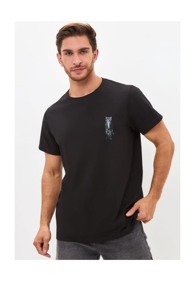 Кот-Рокер в рубашке Cat By Manii'Ta Lacitta, черный
Кот-Рокер в рубашке Cat By Manii'Ta Lacitta, черный