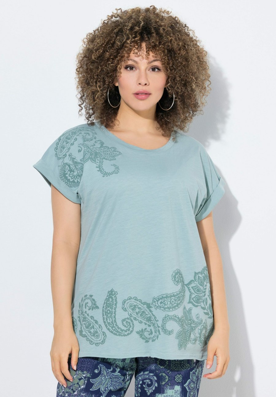 Футболка Ulla Popken TEXTURED PAISLEY MOTIF CAP SLEEVE, Light Moss Green/Light Green, Зеленый, Футболка Ulla Popken TEXTURED PAISLEY MOTIF CAP SLEEVE, Light Moss Green/Light Green
Футболка Ulla Popken TEXTURED PAISLEY MOTIF CAP SLEEVE, Light Moss Green/Light Green, Зеленый, Футболка Ulla Popken TEXTURED PAISLEY MOTIF CAP SLEEVE, Light Moss Green/Light Green