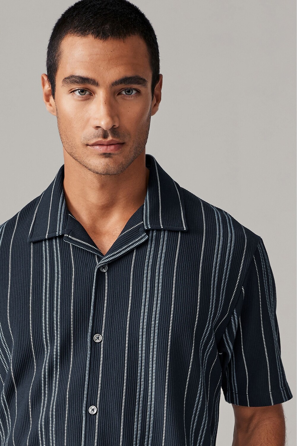 Рубашка из фактурного джерси с коротким рукавом и кубинским воротником Next, синий
Рубашка из фактурного джерси с коротким рукавом и кубинским воротником Next, синий