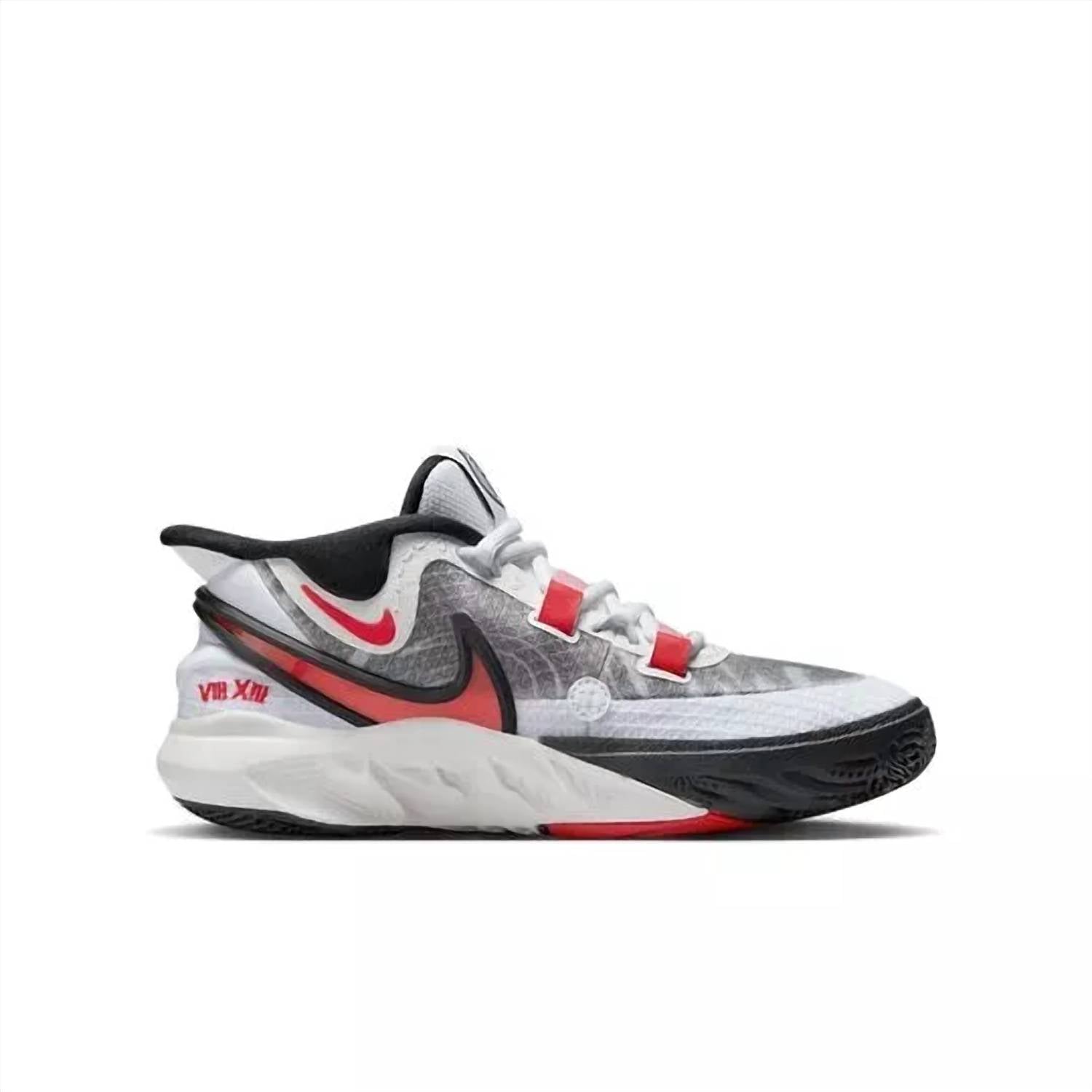Kyrie 8 детские кроссовки в бело-красно-черной расцветке Nike 
Kyrie 8 детские кроссовки в бело-красно-черной расцветке Nike