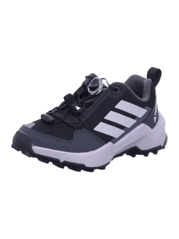 Низкие кеды черного цвета adidas
Низкие кеды черного цвета adidas