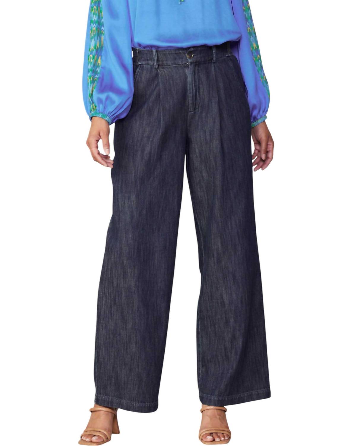 Широкие брюки из денима Kayla с плиссировкой, цвет темный индиго current air
Широкие брюки из денима Kayla с плиссировкой, цвет темный индиго current air