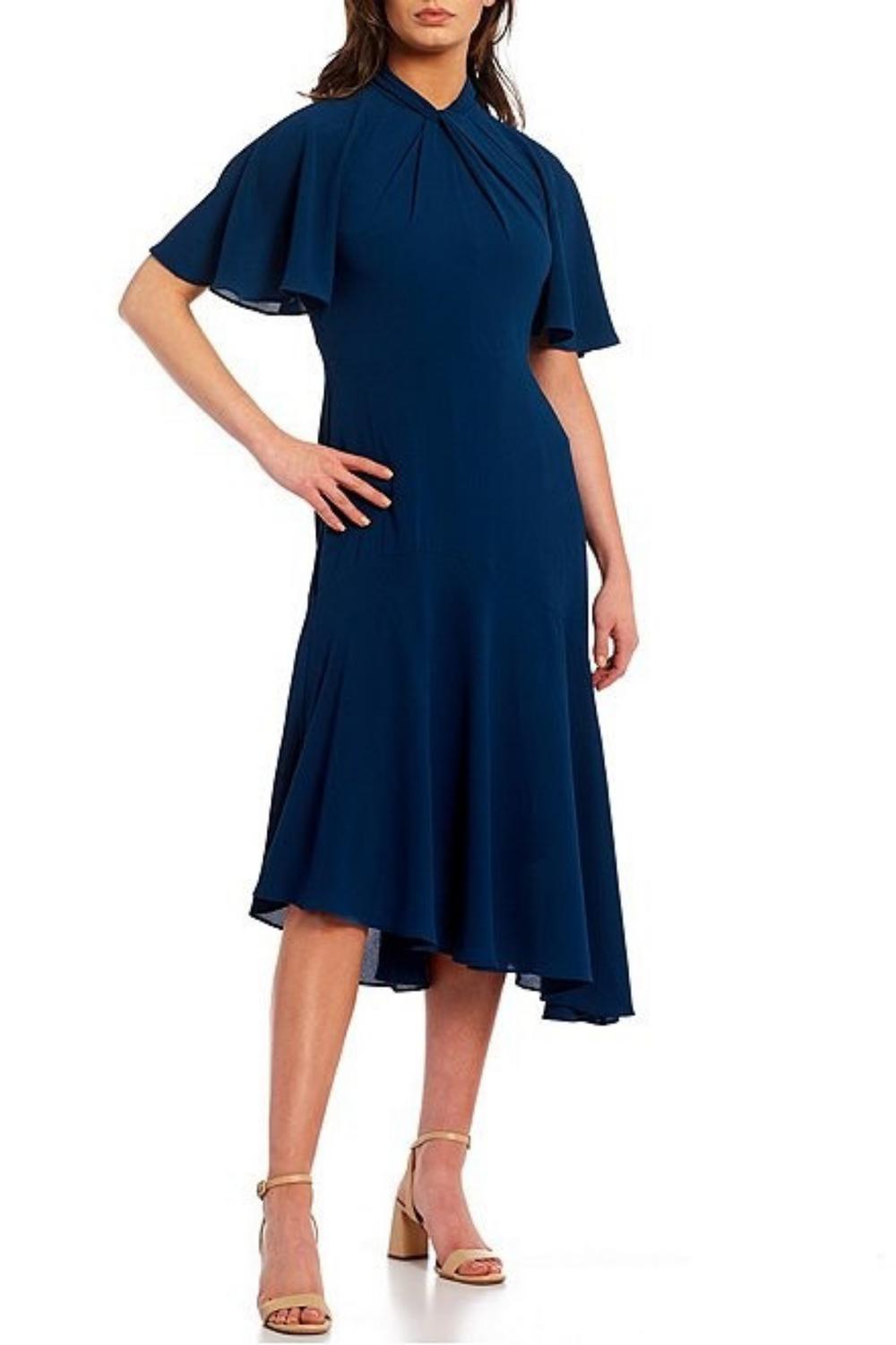 Платье миди с воротником-стойкой и расклешенными рукавами в темном дениме Maggy London, Dark Denim
Платье миди с воротником-стойкой и расклешенными рукавами в темном дениме Maggy London, Dark Denim