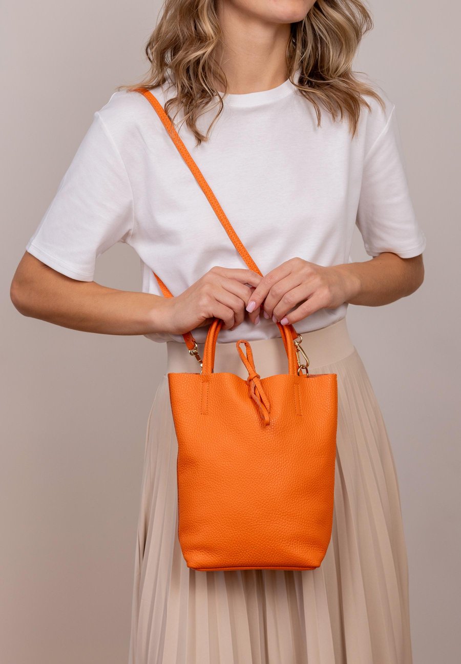 Сумка-шоппер Gusti Leder DAMIRA, Orange
Сумка-шоппер Gusti Leder DAMIRA, Orange