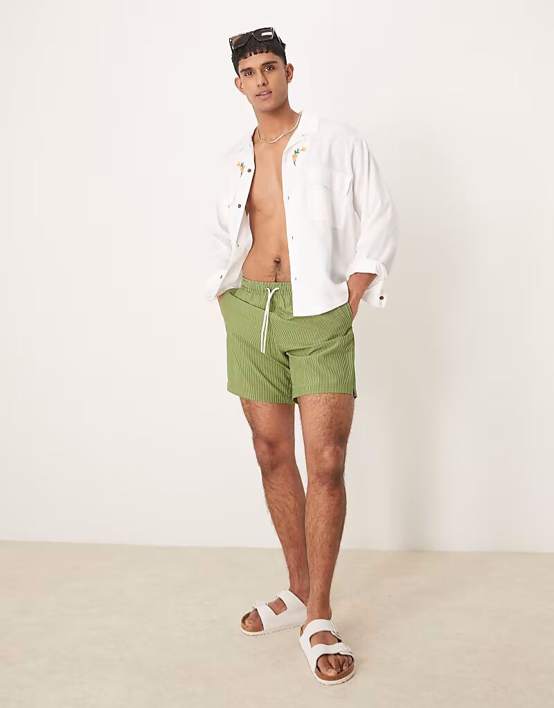 Плавки-шорты Abercrombie & Fitch длиной 7 дюймов со шнурком в зеленую полоску
Плавки-шорты Abercrombie & Fitch длиной 7 дюймов со шнурком в зеленую полоску