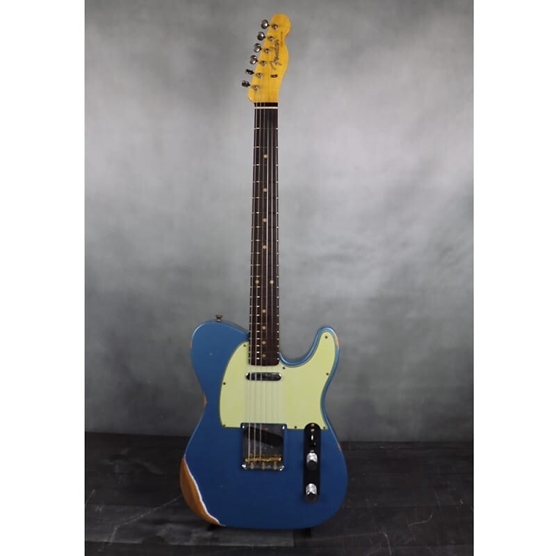Fender Limited Edition '61 Custom Shop Telecaster Aged Lake Placid Blue Relic Электрогитара 9231013131
Fender Limited Edition '61 Custom Shop Telecaster Aged Lake Placid Blue Relic Электрогитара 9231013131