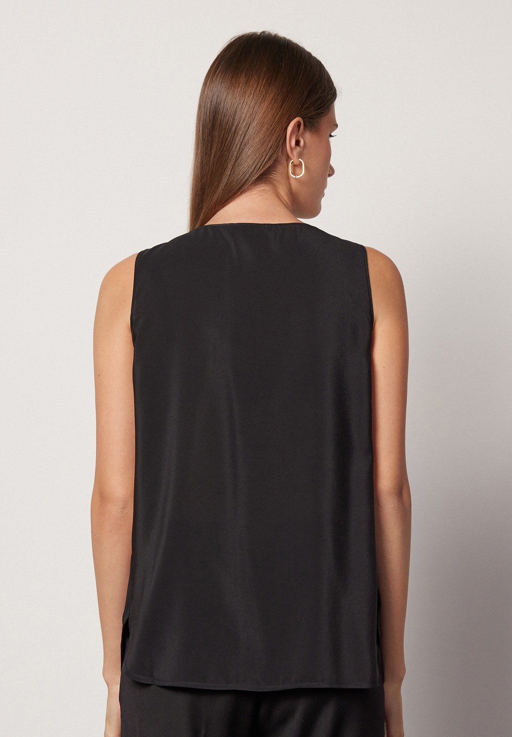 Топ WIDE NECK Falconeri, черный
Топ WIDE NECK Falconeri, черный