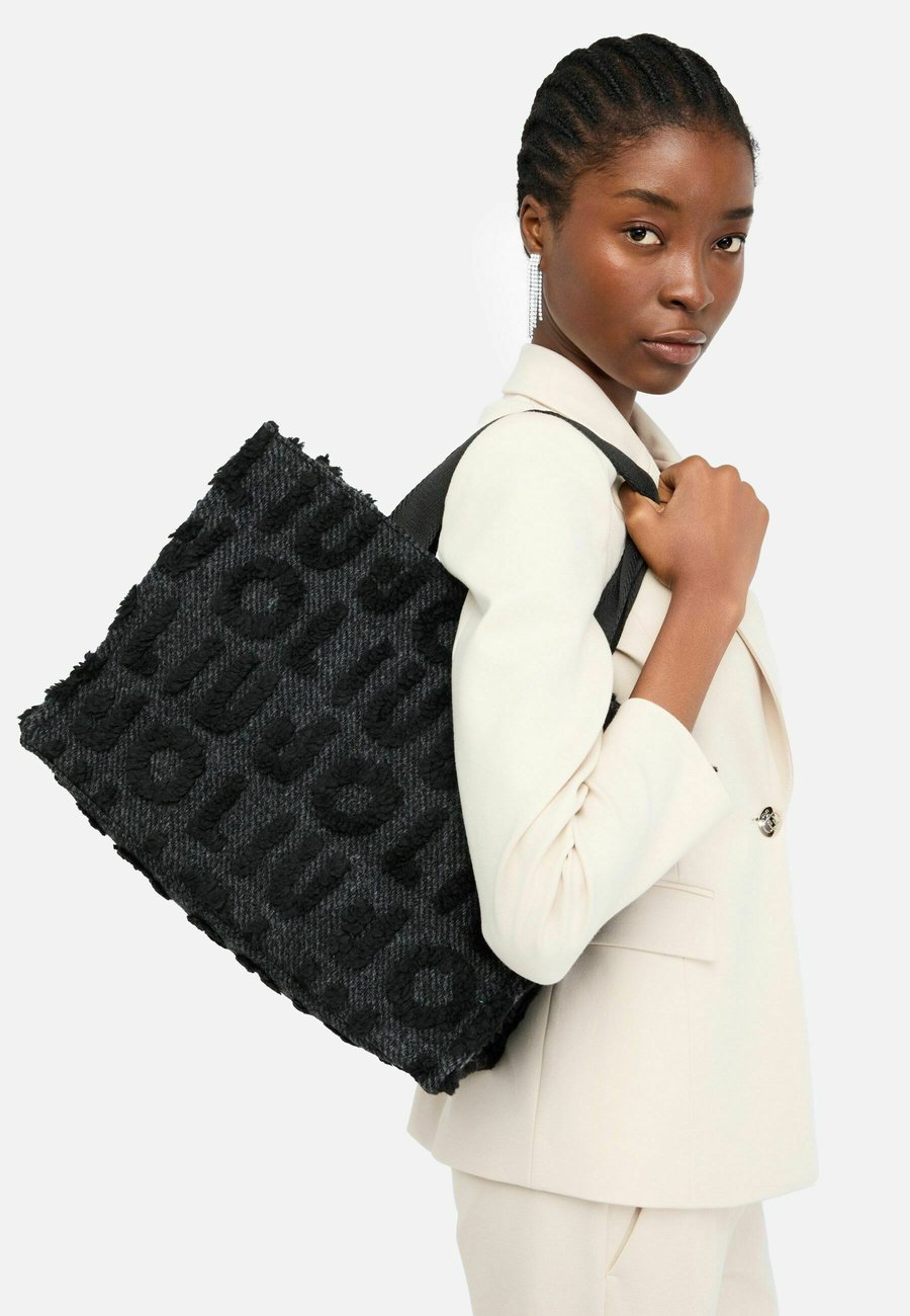 Сумка-шоппер LIU JO SHOPPING, Black
Сумка-шоппер LIU JO SHOPPING, Black