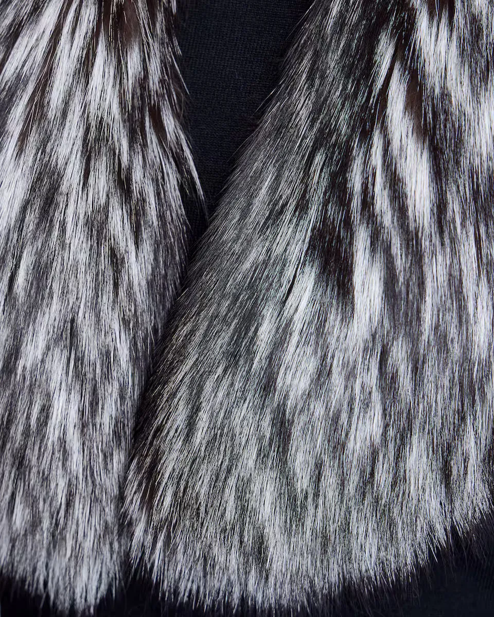 Воротник из чернобурки Maximilian, темно-серый
Воротник из чернобурки Maximilian, темно-серый