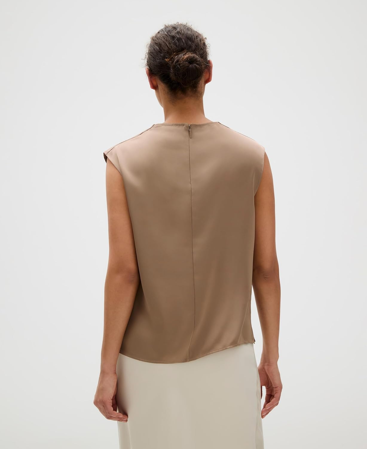 Женская атласная блузка с воротником-хомут от Calvin Klein, Fossil
Женская атласная блузка с воротником-хомут от Calvin Klein, Fossil