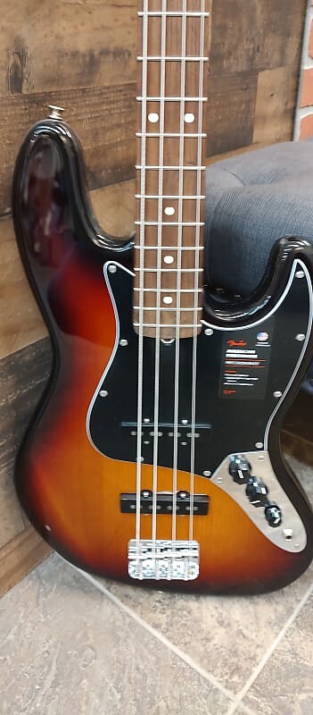 Fender American Performer Jazz Bass 3-Color Sunburst
Fender American Performer Jazz Bass 3-Color Sunburst