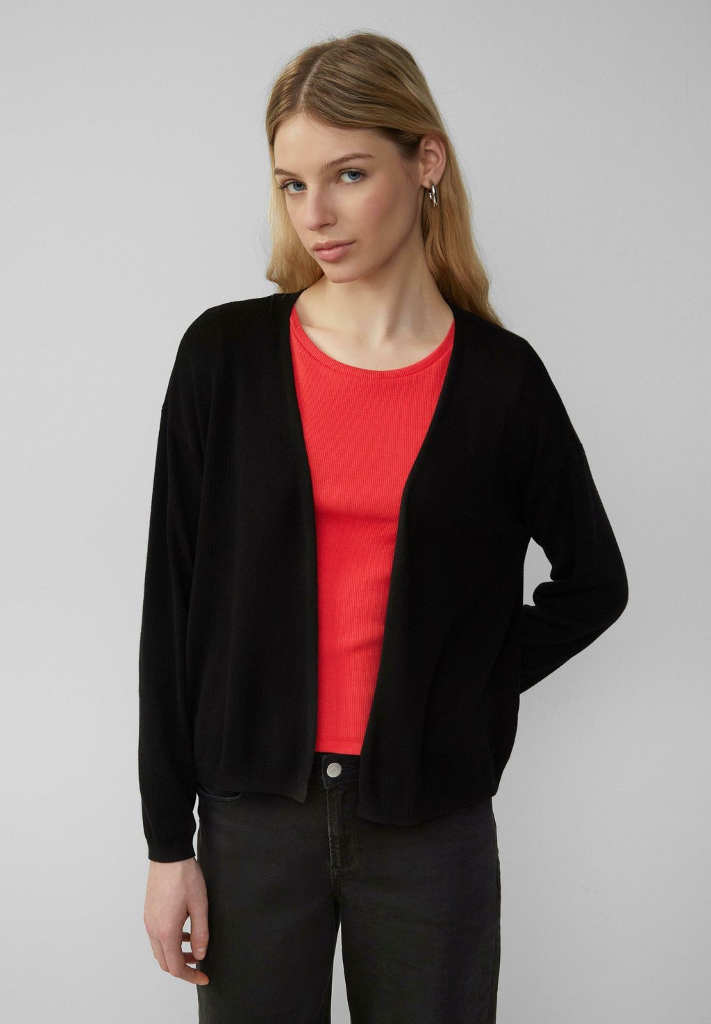 Кардиган MIT ÜBERSCHNITTENER SCHULTER QS, черный
Кардиган MIT ÜBERSCHNITTENER SCHULTER QS, черный