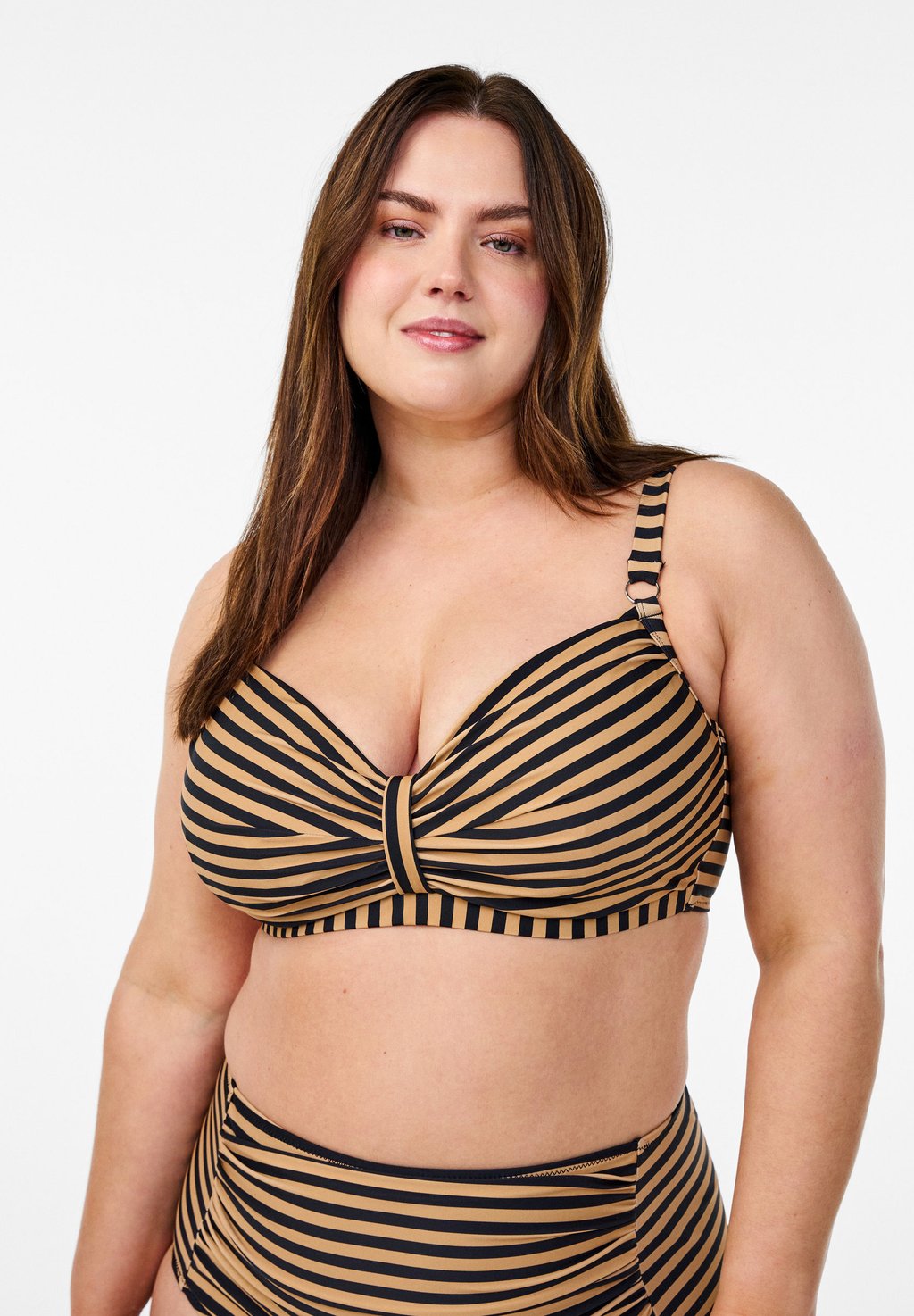 Верх бикини MIT BÜGEL UND MUSTER Zizzi, коричневый 
Верх бикини MIT BÜGEL UND MUSTER Zizzi, коричневый