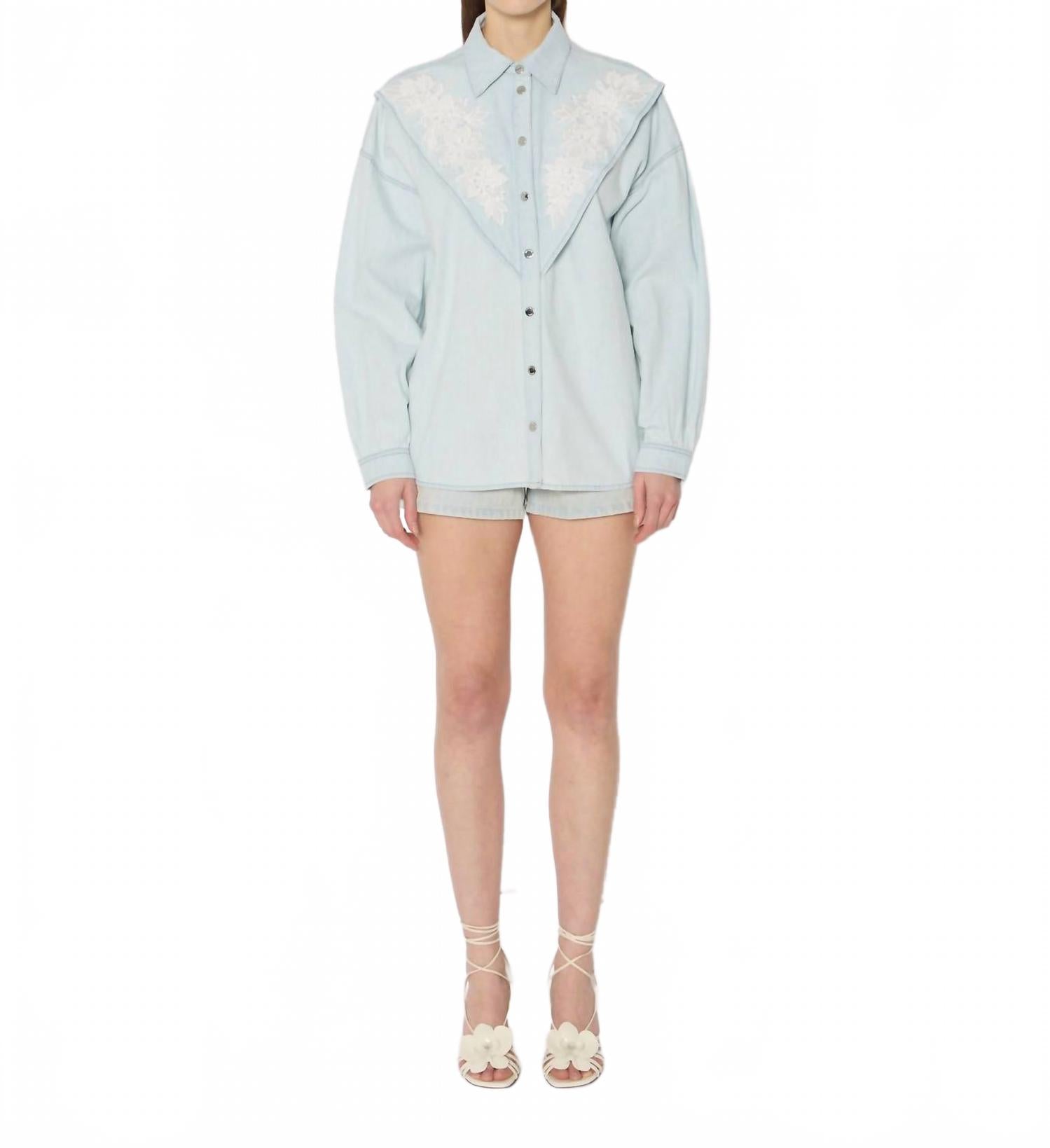 Джимовая рубашка с вышивкой и пуговицами в светло-голубом цвете Berenice
Джимовая рубашка с вышивкой и пуговицами в светло-голубом цвете Berenice