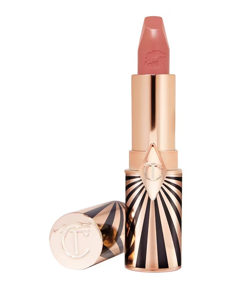 Губная помада Charlotte Tilbury Hot Lips 2.0, оттенок In Love With Olivia 
Губная помада Charlotte Tilbury Hot Lips 2.0, оттенок In Love With Olivia