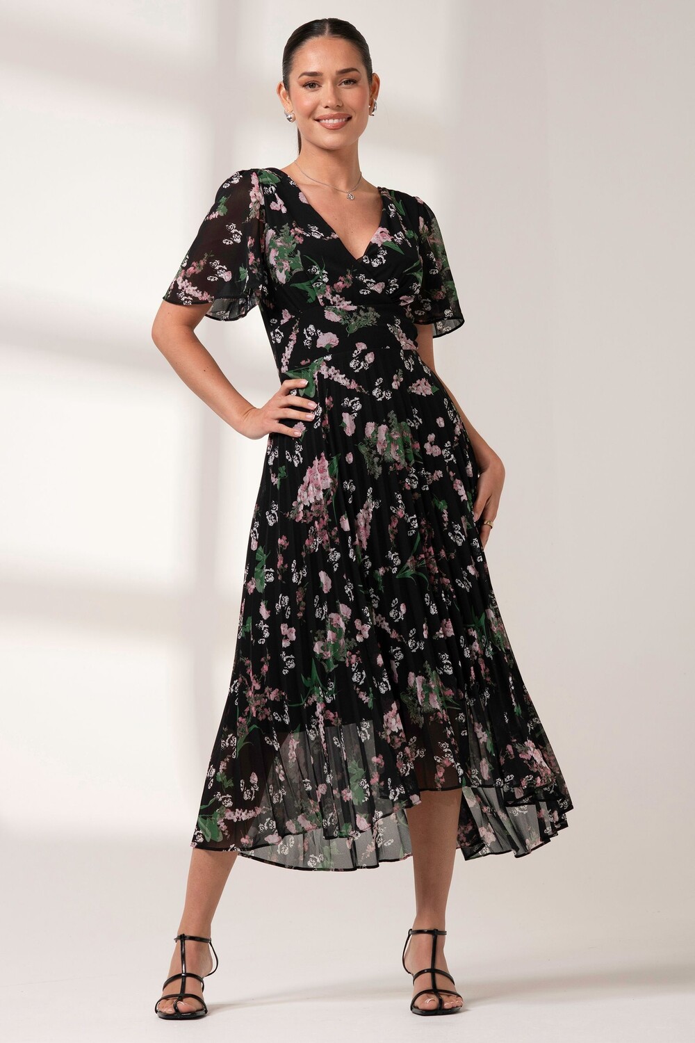 Платье макси из шифона со складками и глубоким подолом Jolie Moi, черный
Платье макси из шифона со складками и глубоким подолом Jolie Moi, черный