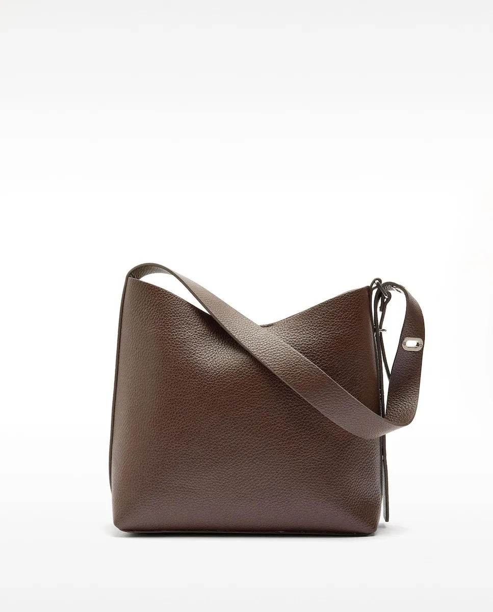 Сумка через плечо с текстурой и съемным косметичкой на магнитной застежке Parfois, темно-коричневый
Сумка через плечо с текстурой и съемным косметичкой на магнитной застежке Parfois, темно-коричневый