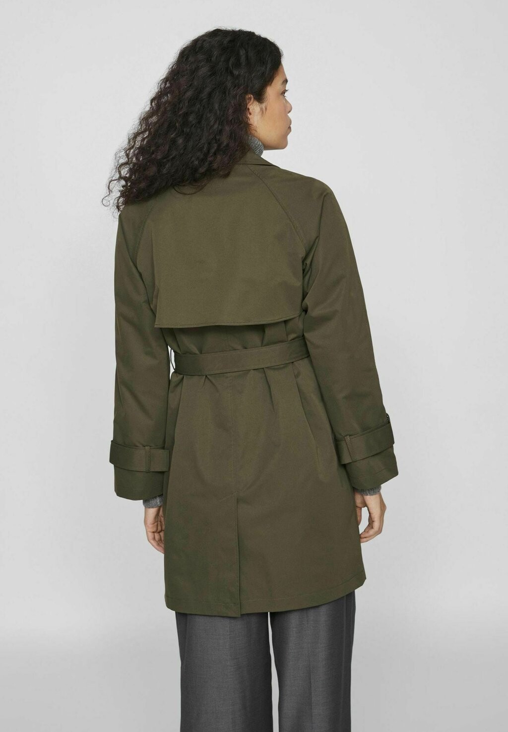 Тренчкот TAILLENGÜRTEL VILA, темно-зеленый
Тренчкот TAILLENGÜRTEL VILA, темно-зеленый