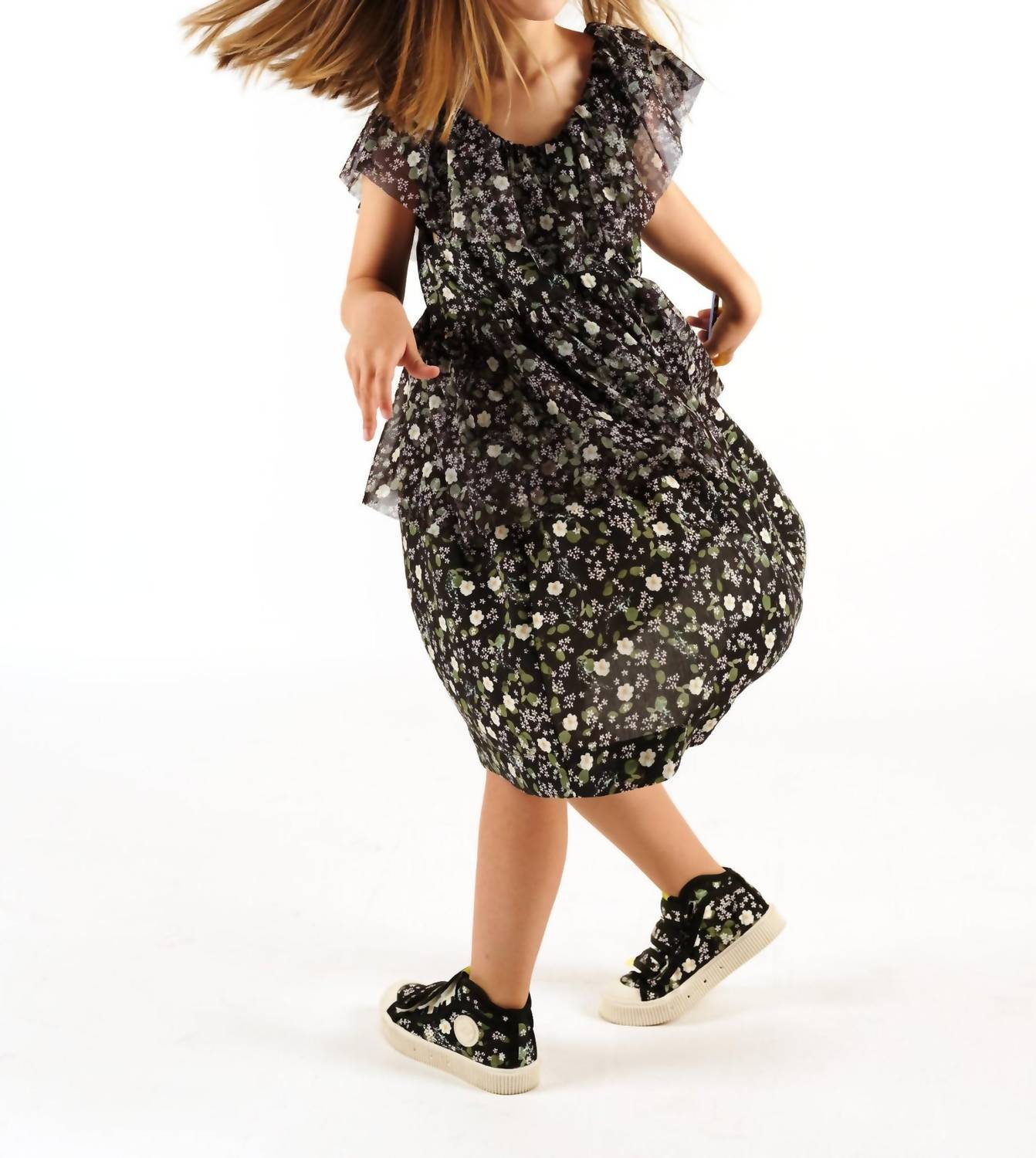 Платье Лукреции в черном саду WOLF & RITA
Платье Лукреции в черном саду WOLF & RITA