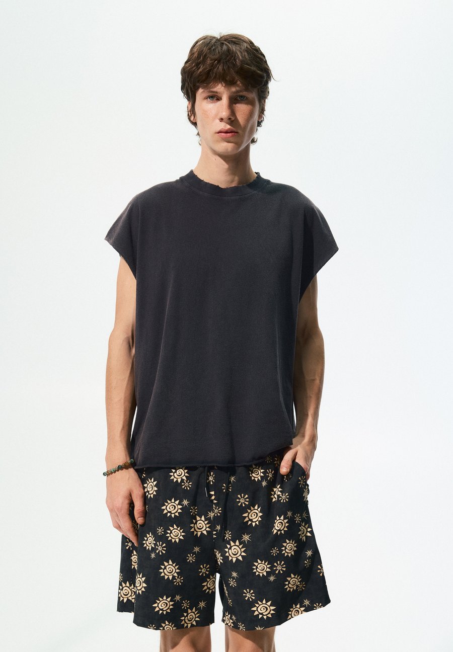 Шорты для плавания PULL&BEAR Swimming shorts, Black
Шорты для плавания PULL&BEAR Swimming shorts, Black