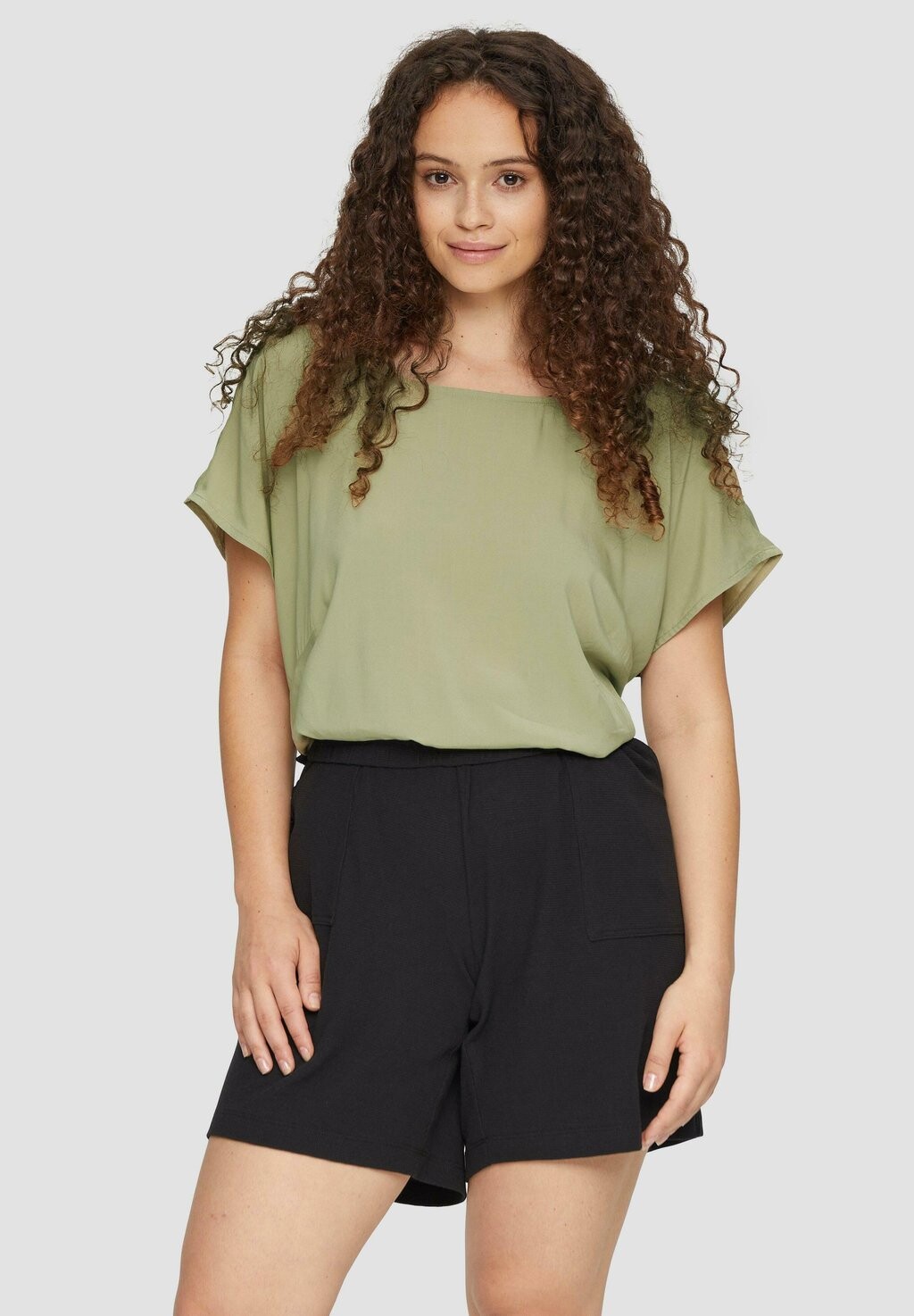 Блуза QS, оливковый
Блуза QS, оливковый