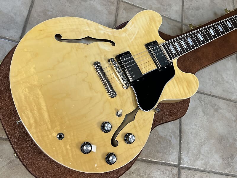 Электрогитара 2023 Gibson ES-335 Figured Electric Guitar Antique Natural w Case
Электрогитара 2023 Gibson ES-335 Figured Electric Guitar Antique Natural w Case