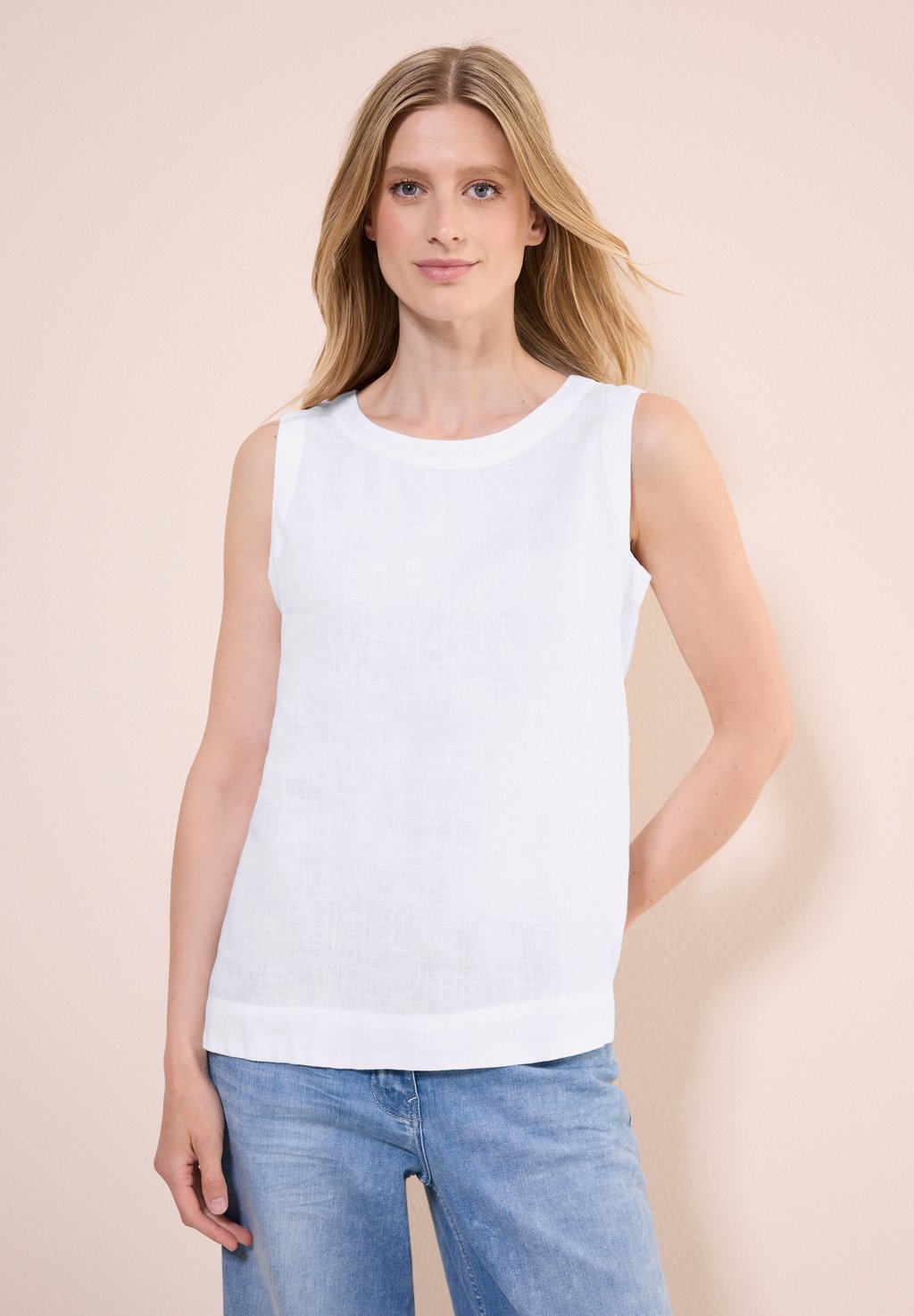 Топ MIT KNOPFLEISTE - Blouse Cecil, белый
Топ MIT KNOPFLEISTE - Blouse Cecil, белый