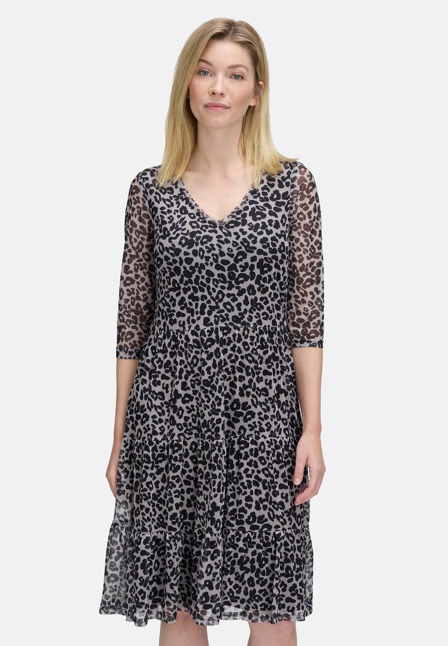 Платье Vera Mont STUFEN MIT STUFEN, Grau Schwarz/Grey
Платье Vera Mont STUFEN MIT STUFEN, Grau Schwarz/Grey