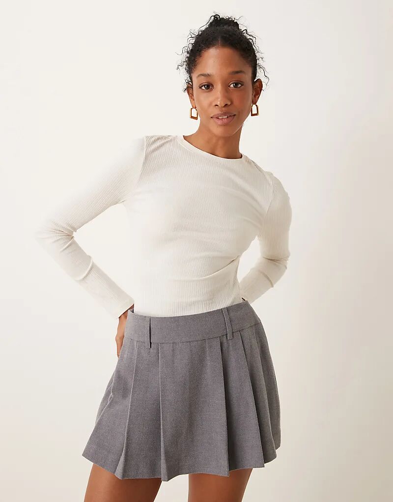 Боди с круглым вырезом и длинными рукавами в кремовом цвете New Look
Боди с круглым вырезом и длинными рукавами в кремовом цвете New Look