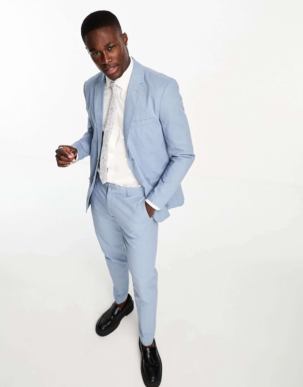 Синий приталенный пиджак из льняного микса Only & Sons
Синий приталенный пиджак из льняного микса Only & Sons