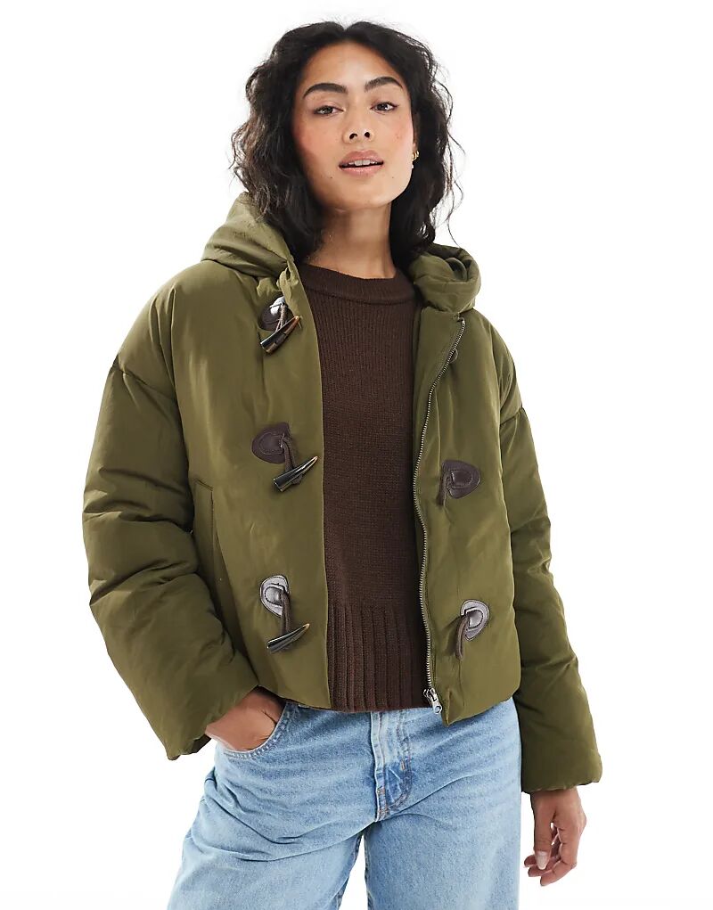 Укороченная куртка Wednesday's Girl с застежкой-молнией оливкового цвета
Укороченная куртка Wednesday's Girl с застежкой-молнией оливкового цвета