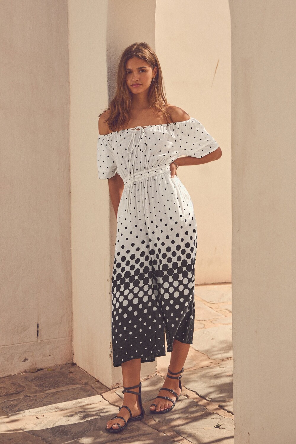 Комбинезон с открытыми плечами и широкими штанинами Next, белый
Комбинезон с открытыми плечами и широкими штанинами Next, белый