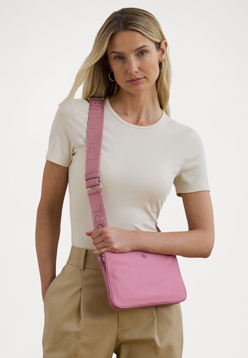 Сумка через плечо NYLON MEDIUM LANDYN CROSSBODY BAG Lauren Ralph Lauren, светло-розовый
Сумка через плечо NYLON MEDIUM LANDYN CROSSBODY BAG Lauren Ralph Lauren, светло-розовый