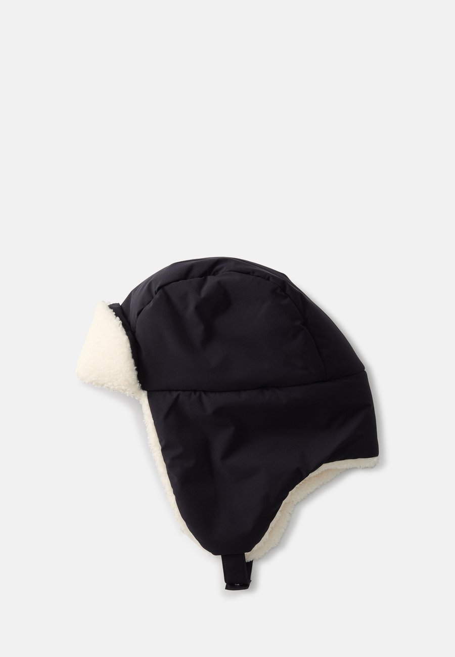 Шапка Lacoste UNISEX, Abysm/Lapland/Black
Шапка Lacoste UNISEX, Abysm/Lapland/Black