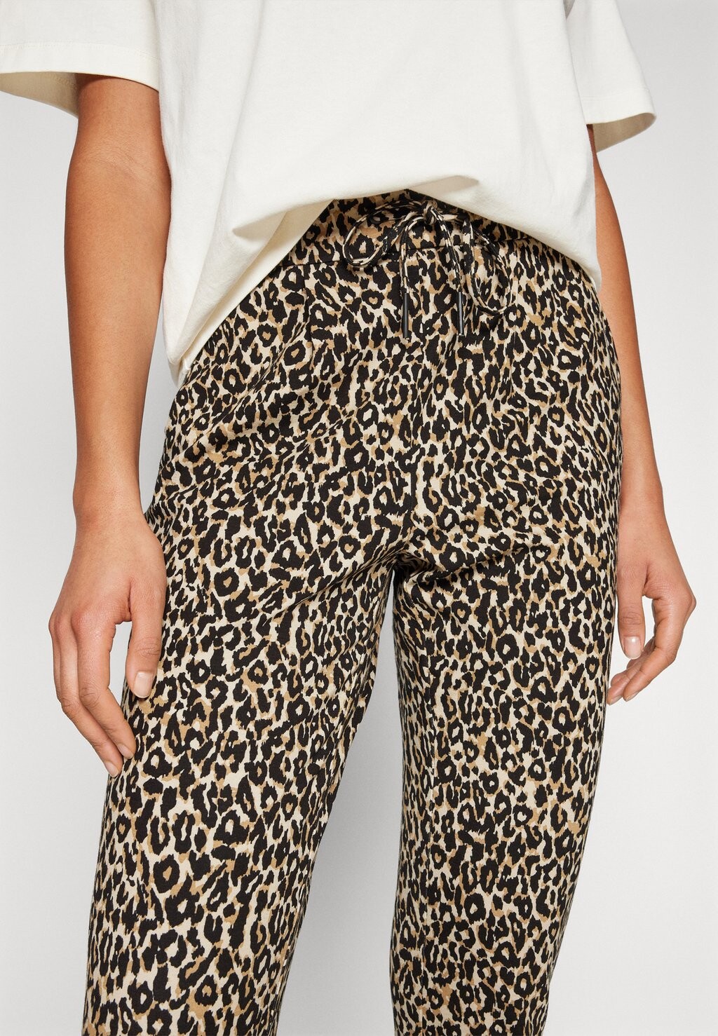 Брюки Onlpoptrash Easy Pant ONLY, черный
Брюки Onlpoptrash Easy Pant ONLY, черный