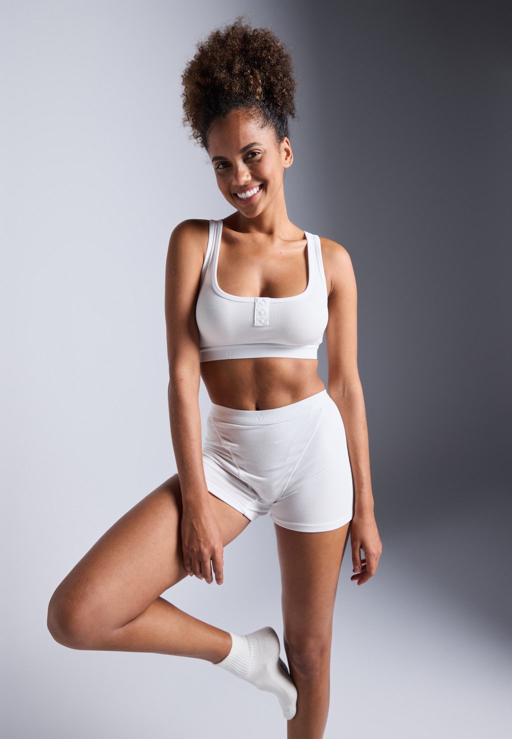 Спортивный бюстгальтер средней поддержки Even&Odd active, белый
Спортивный бюстгальтер средней поддержки Even&Odd active, белый