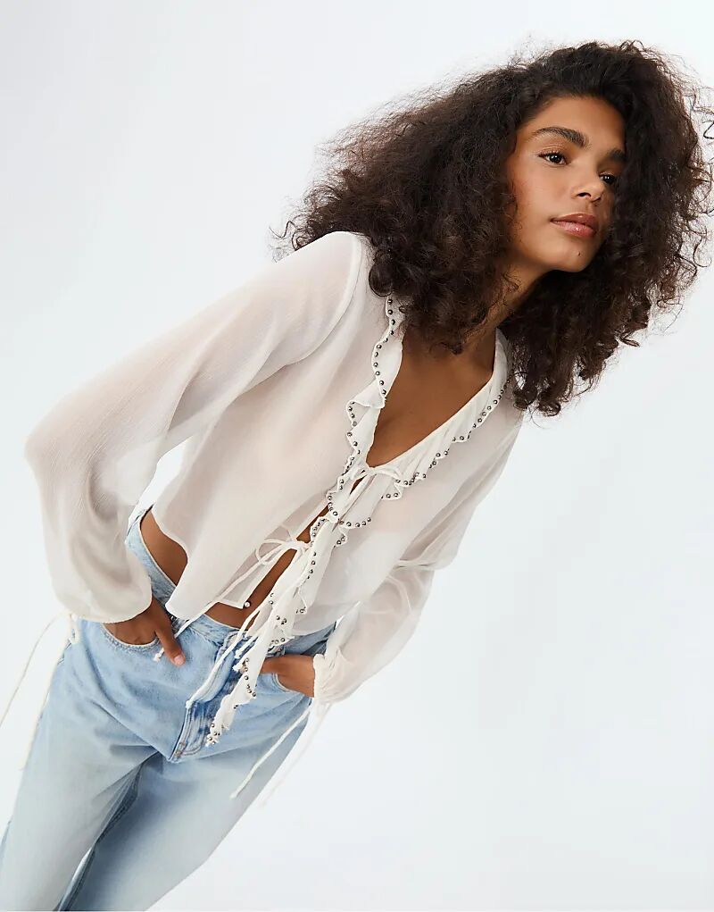 Блузка Stradivarius с воланами и вышивкой бисером в цвете ванили
Блузка Stradivarius с воланами и вышивкой бисером в цвете ванили