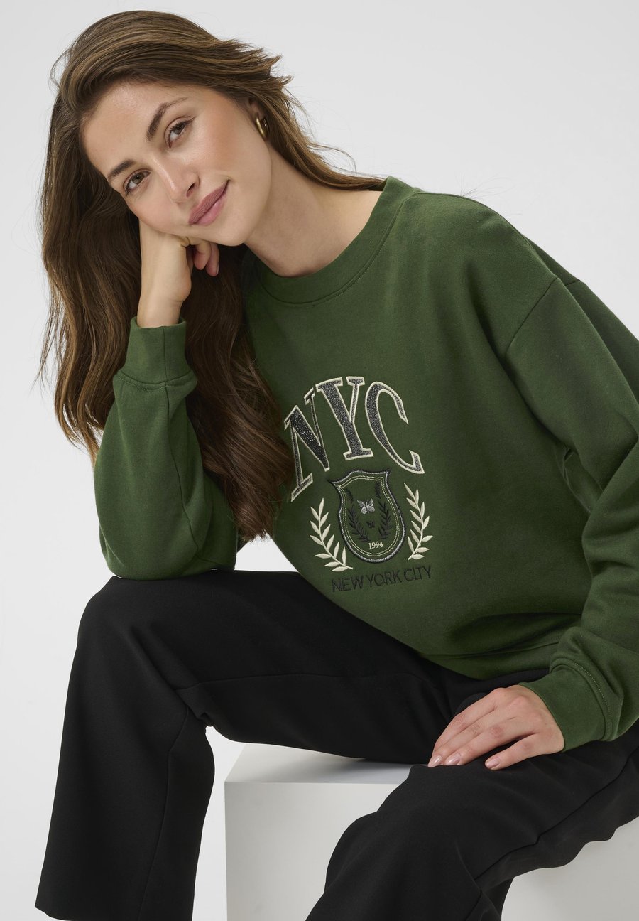 Толстовка Cream Sweatshirt, Rifle Green/Green
Толстовка Cream Sweatshirt, Rifle Green/Green