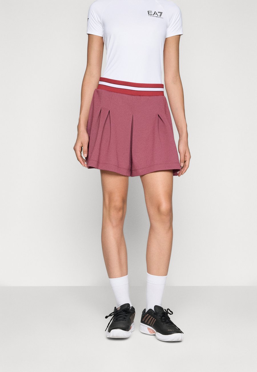 Спортивные шорты EA7 Emporio Armani TENNIS CLUB SHORTS, Bordeaux
Спортивные шорты EA7 Emporio Armani TENNIS CLUB SHORTS, Bordeaux