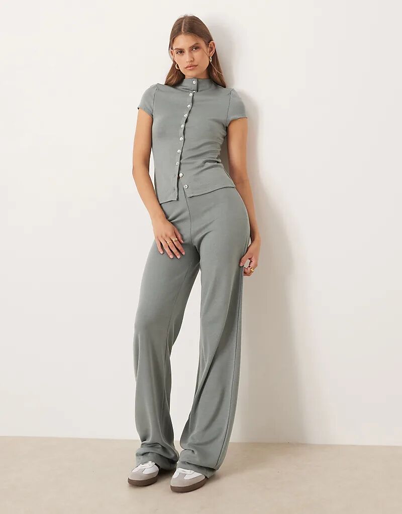 Плотные широкие брюки ASOS DESIGN серого цвета
Плотные широкие брюки ASOS DESIGN серого цвета