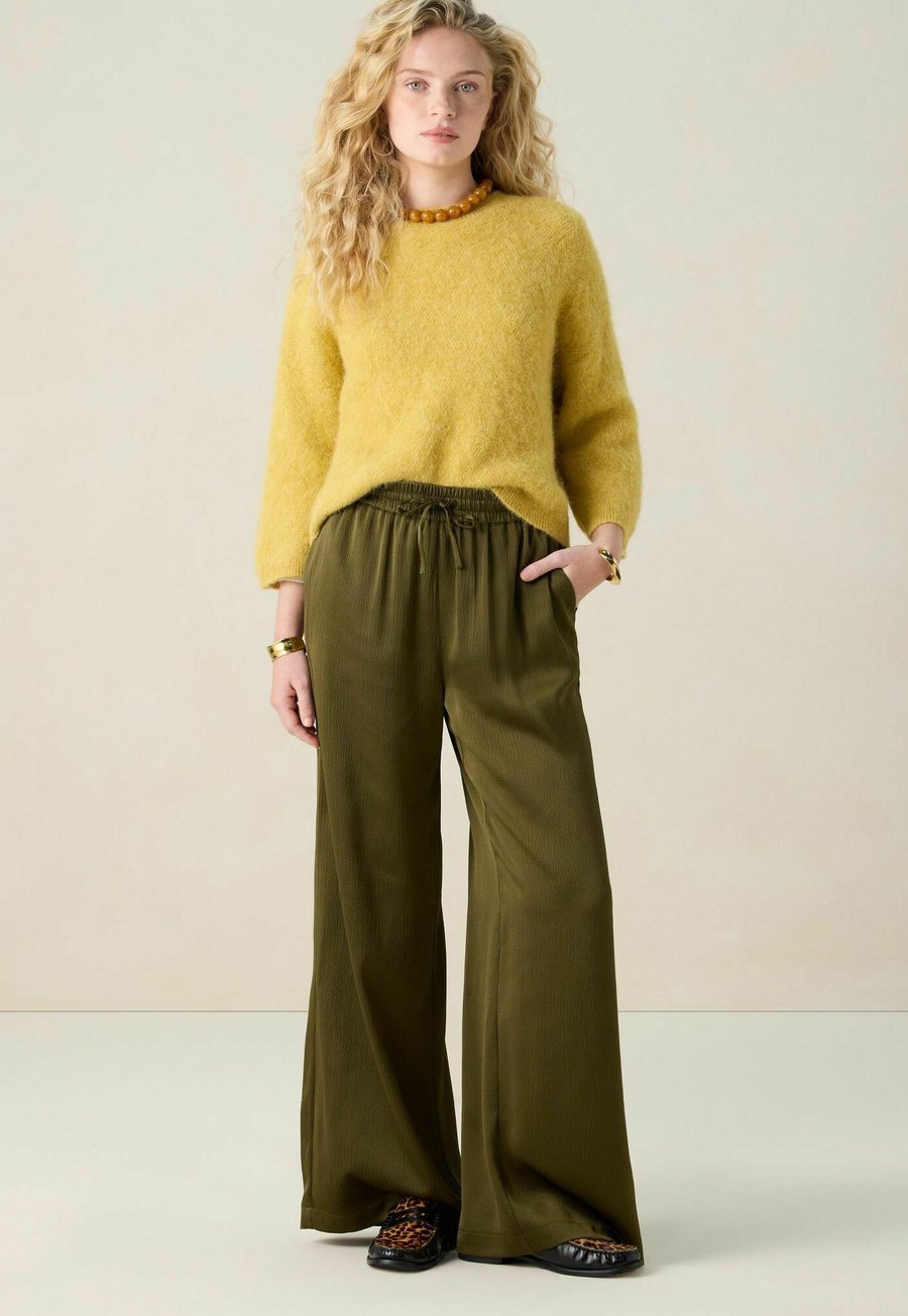 Брюки Sissy-Boy HIGH WAIST , Dunkelgrün/Dark Green
Брюки Sissy-Boy HIGH WAIST , Dunkelgrün/Dark Green