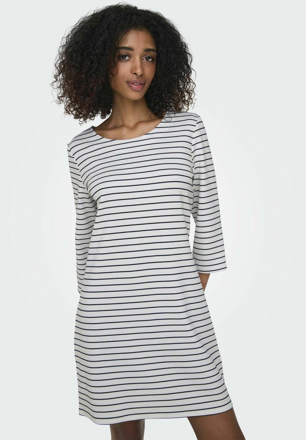 Повседневное платье ONLDEMI KURZES ONLY, кремовый
Повседневное платье ONLDEMI KURZES ONLY, кремовый