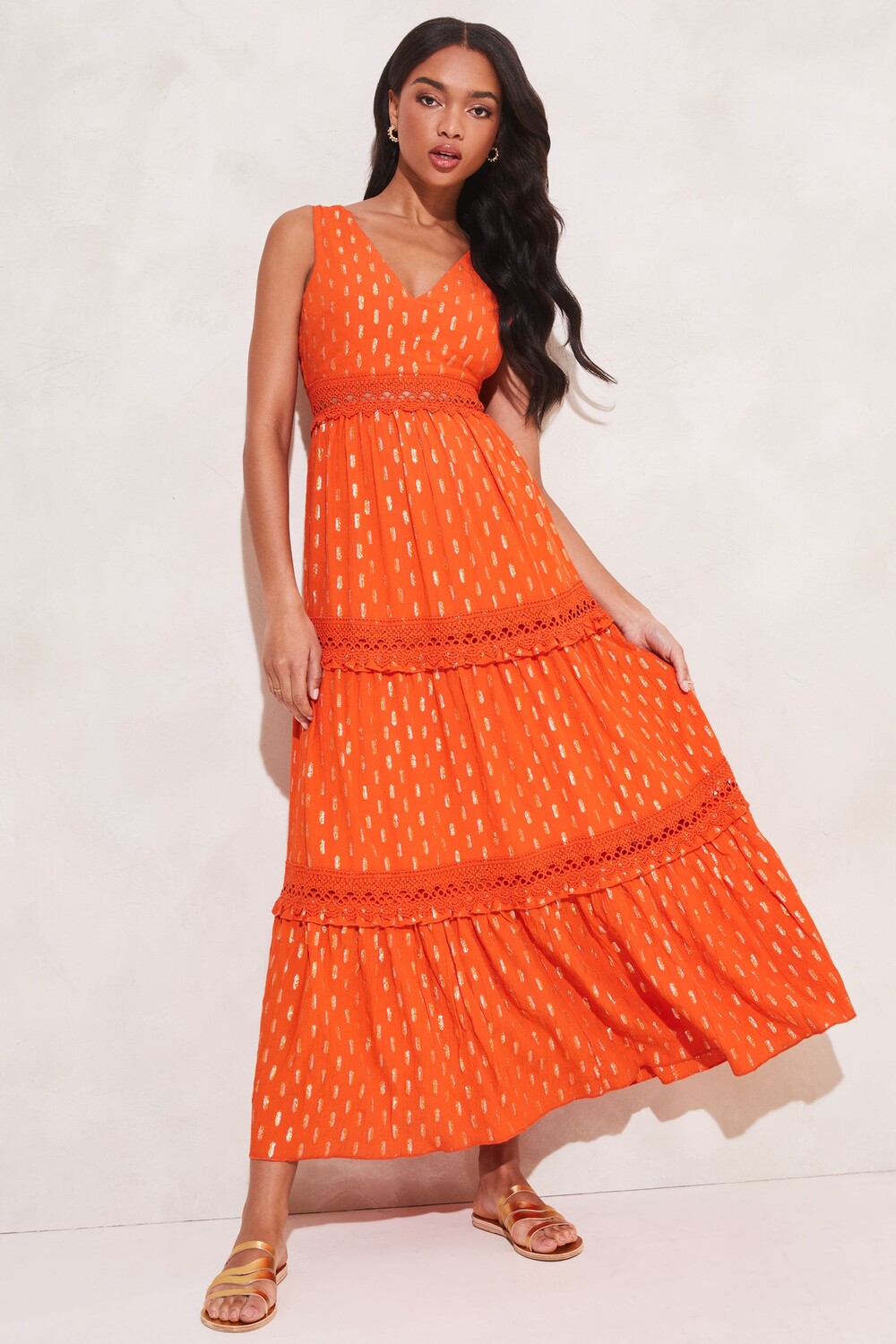 Платье макси с металлизированным принтом из фольги и кружевной отделкой с V-образным вырезом связанной крючком Lipsy, оранжевый
Платье макси с металлизированным принтом из фольги и кружевной отделкой с V-образным вырезом связанной крючком Lipsy, оранжевый